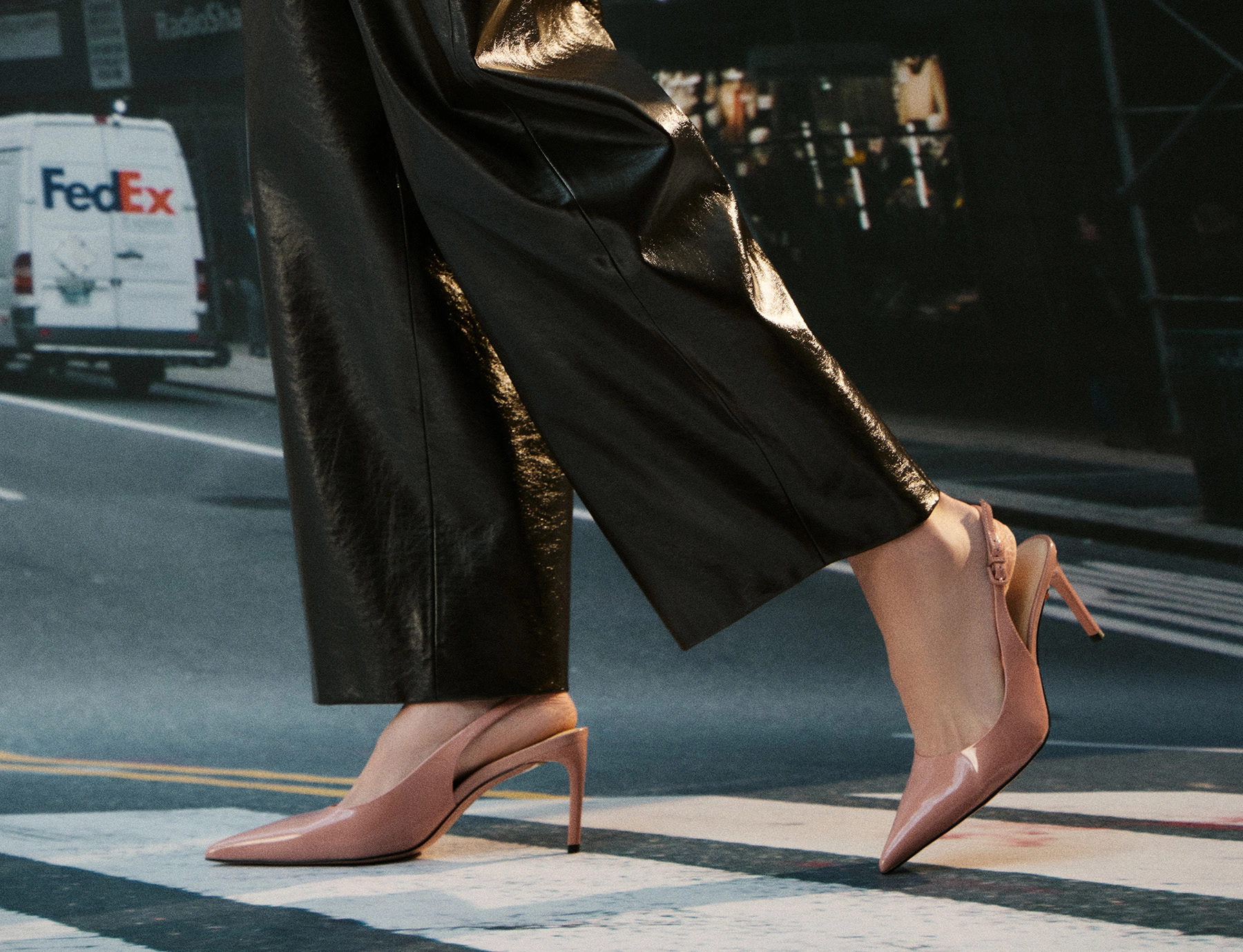 Pantofi slingback