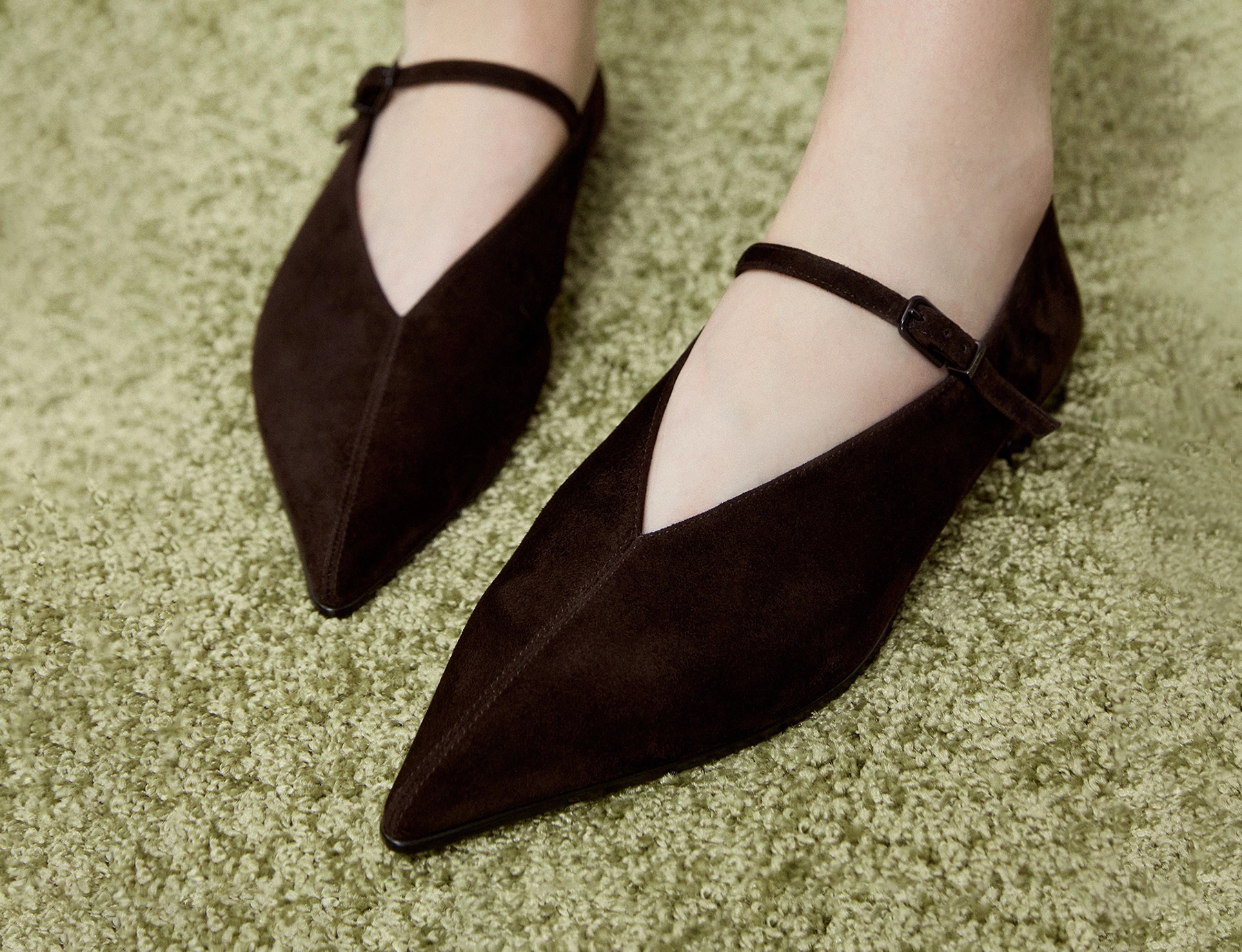 Flat shoes