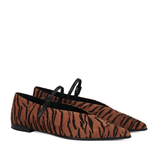 Flat shoes