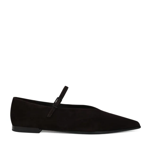 Flat shoes