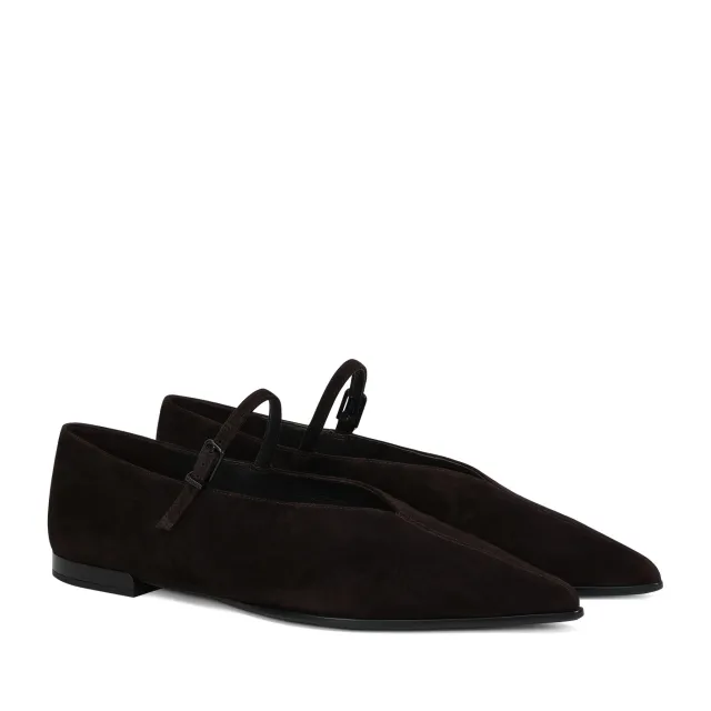 Flat shoes