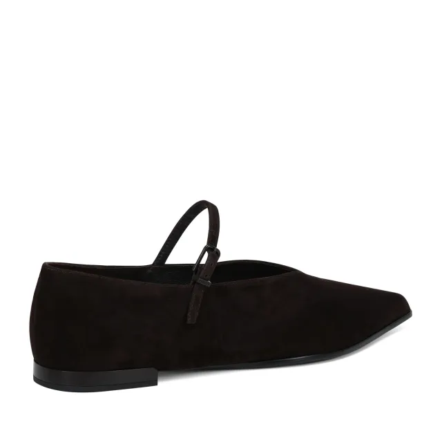 Flat shoes