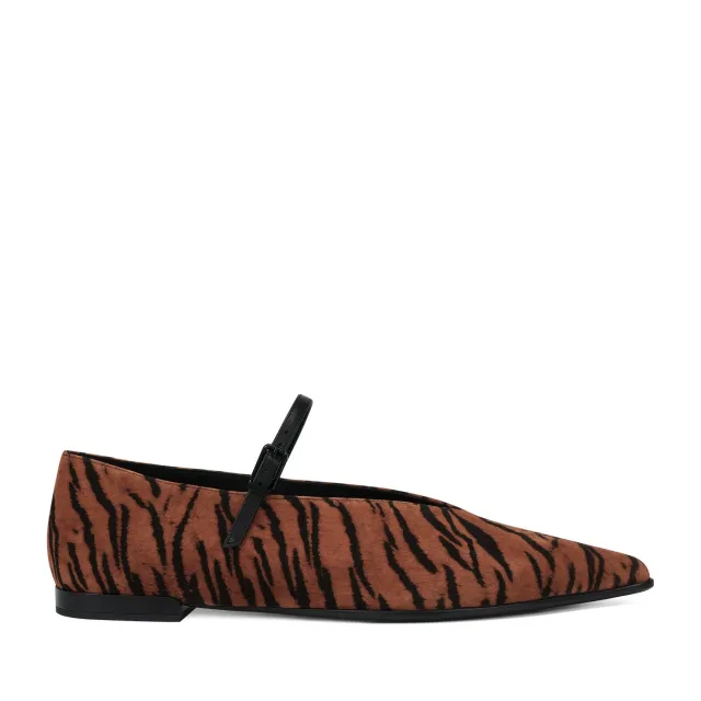Flat shoes
