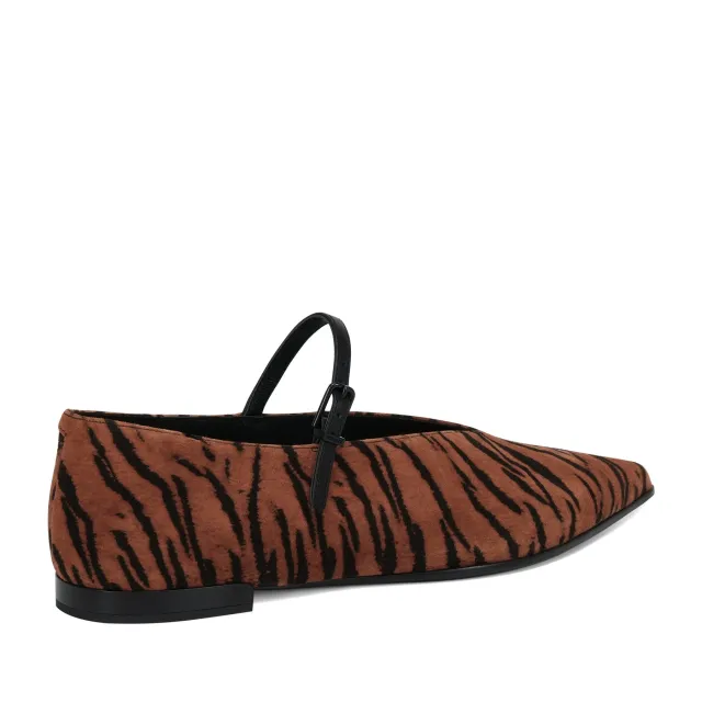 Flat shoes